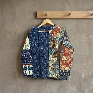 เสื้อแจ็คเก็ตผ้าฝ้ายสำหรับผู้หญิงแบบควิลท์ลายปะติดปะต่อสำหรับฤดูหนาว ปิดกระดุมด้านหน้า มีโลโก้ กันน้ำ ใส่ได้สองด้าน แขนยาว พิมพ์ลายดอกไม้ - Product Image 2