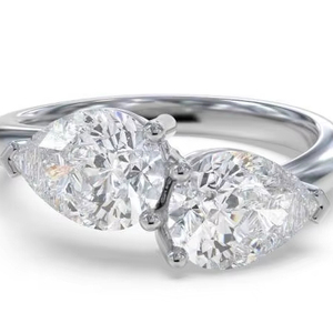 Élégante bague à deux pierres en diamant poire 0,40 ct, diamant de laboratoire, en or jaune, blanc, rose et platine 18 carats - Product Image 1