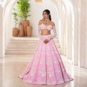Exquisito Lehenga Choli Rosa Florido para Novia, Traje Nupcial Indio con Lentejuelas Florales, Ghagra para Recepción, Ajuste Delgado Sin Arrugas, Estilo Real - Product Image 3