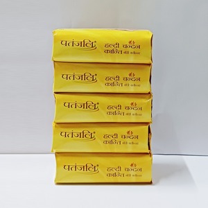Paquete Económico de Jabón para el Cuidado de la Piel con Cúrcuma y Sándalo Ayurvédico Patanjali – 5 x 75 g - Product Image 2