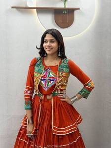 Conjunto Indio-Pakistaní con Bordado Naranja, Blusa de Manga Larga, Vestido con Dupatta Plisada, para Festivales y Bodas - Product Image 3
