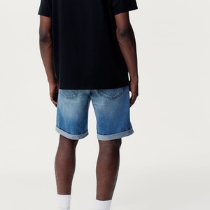 Shorts en jean déchirés pour homme, taille mi-haute, coupe droite, délavés, style décontracté d'été avec ourlet retroussé et poches - Product Image 3