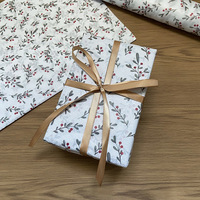 Papier de soie imprimé floral Shengcan en stock pour l'emballage de vêtements, chaussures, cadeaux et vente au détail