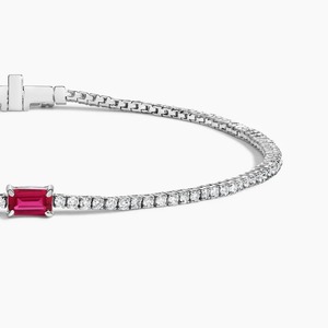 Pulsera de tenis Beatrice Lab con rubí y diamantes cultivados en oro blanco de 18 quilates - Product Image 5