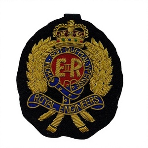 Badges en feutre non tissé brodés en 3D faits main sur mesure avec design rectangulaire en fil métallique pour blazer - Product Image 1