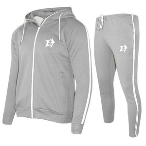 Chaqueta Deportiva con Capucha Personalizada con Pedrería, de Poliéster/Nailon, con Forro de Malla y Cordones Ajustables para Hombre - Product Image 1