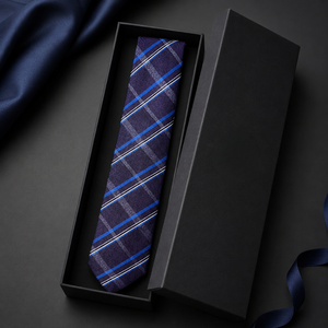 Corbata de seda 100% a cuadros morados para hombre |   Elegante Diseño Clásico para Bodas, Eventos Formales y Negocios, Ecológico, Tamaño Personalizado, Regalo - Product Image 4