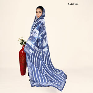 Tissu en mousseline de soie léger fabriqué en Inde pour robes et robes de soirée pour femmes, disponible à la vente - Product Image 5