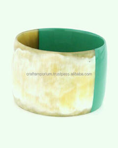 Juego de Brazalete Pintado a Mano en Resina con Diseños de Animales y Polcas Ideal para Regalar o Llevar a Cualquier Evento de Playa o Montaña - Product Image 1