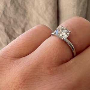Bagues de fiançailles minimalistes en diamant rond, pour demande en mariage et anniversaire, serties à griffes, solitaires, en or massif 10k 14k 18k, bijoux fins, diamant de laboratoire - Product Image 5
