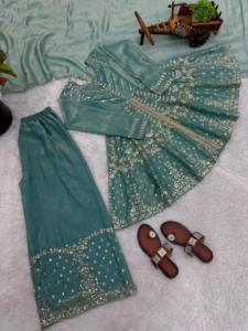 ชุดสูทปาลาซโซ่ผ้าไหมปักลายเฟนดี้ใหม่ พร้อมผ้าคลุมไหล่ ชุดสูทปาลาซโซ่และผ้าคลุมไหล่ - Product Image 2