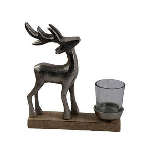 Portavelas decorativo de aluminio con diseño de corazón, acabado en latón con base de madera, para velas de té, ideal para Navidad. - Product Image 6