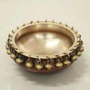 Candelabro de Metal de Lujo Diseñado para Iluminar con Velas, para Mejorar la Experiencia de una Cena Romántica y Crear un Ambiente Elegante en la Noche - Product Image 1