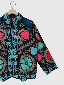 Veste à col mandarin brodée à la main avec des motifs floraux, manches longues, en coton, pour femmes, taille plus, style Prairie Chic, à porter au printemps - Product Image 3