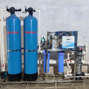 Système de filtration et de dessalement par osmose inverse AQUASHAKTI 1000 L/h avec réservoir sous pression, pompe et moteur, garantie 1 an, usage industriel et commercial - Product Image 1
