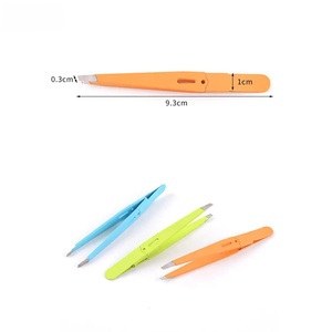 แหนบคิ้วปลายเฉียงสแตนเลสสตีล ดีไซน์น้ำหนักเบา ทนทาน มีสีฟ้า/เขียว/ส้ม สำหรับการตกแต่งทรงคิ้วอย่างแม่นยำ - Product Image 2