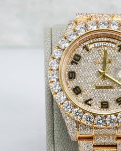 Reloj de Lujo para Hombre, de Acero Inoxidable con Oro Amarillo y Diamantes, 41 mm, Analógico, para Movimiento Automático ETA, Cierre Plegable de Seguridad de 20 mm - Product Image 2