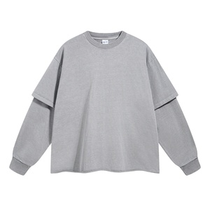 T-shirt à double manche superposée pour homme, gris foncé, avec logo imprimé, manches courtes superposées avec manches intérieures longues noires - Product Image 4