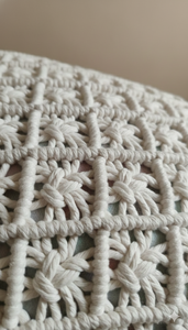Funda de Cojín Hecha a Mano 100% Algodón, Cuadrada, Tejida en Macramé, No Tóxica, con Patrón Geométrico Rústico, Cierre de Cremallera Personalizable - Product Image 3