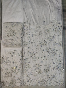 Tela George Nigeriana Auténtica de Última Moda, Muy Solicitada, con Estampado Floral, Intrincado Trabajo en Terciopelo y Tafetán - Product Image 4