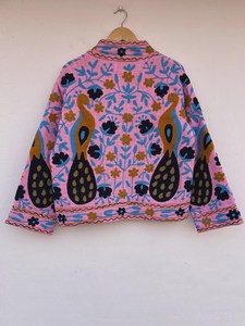 เสื้อแจ็คเก็ตผ้าฝ้ายสีชมพูปักลายซูซานีสำหรับผู้หญิง งานปักมือลายดอกไม้และนกยูงแบบดั้งเดิม เสื้อคลุมสั้นสำหรับงานปาร์ตี้ - Product Image 2