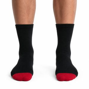 Chaussettes noires personnalisées en gros pour le printemps, avec bout rouge, couleurs unies, en spandex tricoté respirant, pour entraînements décontractés, adultes - Product Image 1