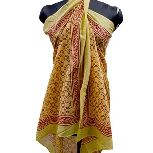 Paréo de plage carré en coton 100% imprimé floral, fait main, pour toutes les saisons, idéal comme cache-maillot ou foulard. Vente en gros. - Product Image 3
