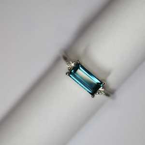 Anillo Clásico Vintage de Topacio Baguette en Plata de Ley, Piedra de Nacimiento de Noviembre, Anillo de Boda, Chapado en Oro de 14K - Product Image 3