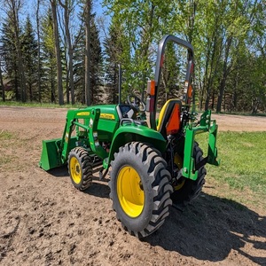 Tractor Utilitario John Deere 3038E de Alto Rendimiento con Construcción Resistente, Precio Económico, Equipo Agrícola Confiable - Product Image 2