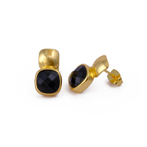 Boucles d'oreilles clous carrées en onyx noir, faites à la main, facettées, taille coussin, bijoux pierre de naissance, cadeau minimaliste pour elle - Product Image 2
