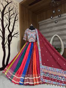 Lehenga de Algodón Muselina Pesado Completamente Cosido hasta el Suelo, Choli con Encaje Lampi de 8 Líneas y Trabajo de Espejos, Dupatta con Encaje de Monedas y Trabajo de Espejos Auténtico - Product Image 6