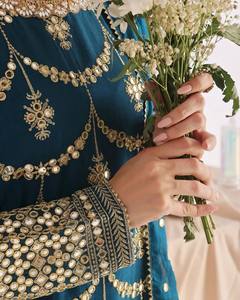 Conjunto de Salwar Kameez Azul Bordado con Dupatta de Organza, Corte Entallado Reversible, Traje para Bodas y Fiestas Indias y Pakistaníes - Product Image 4
