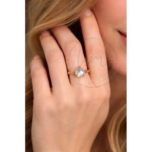 Anillo de piedra lunar arcoíris en forma de pera chapado en oro de 18 quilates, anillo ajustable hecho a mano con piedras preciosas para mujer - Product Image 2