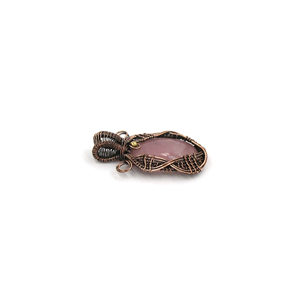 Colgante de Cuarzo Rosa Enrollado en Alambre al por Mayor, Colgante de Joyería Boho Hecho a Mano de Cobre Antiguo y Latón - Product Image 2