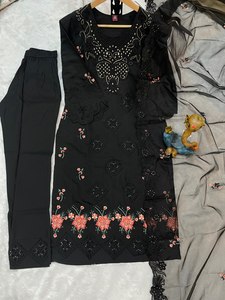 Conjunto de 3 Piezas de Viscosa Pesada con Bordado Romano y Dupatta de Organza, Especial para Eid – Colección Premium de Ropa Modesta para Exportación - Product Image 5