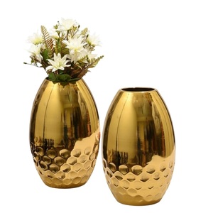 Vase décoratif en métal artisanal de qualité supérieure avec texture martelée en nid d'abeille, vase à fleurs classique en fer doré, élégant pour table, en promotion - Product Image 1