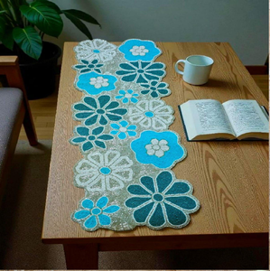 Impresionante camino de mesa con cuentas y diseño de mariposas en azul cielo y blanco, hecho a mano, disponible a precios de mayorista. - Product Image 5