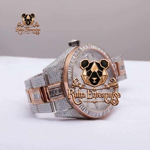 Montre à quartz de style luxueux en acier inoxydable ornée de cristaux. - Product Image 1