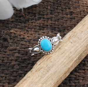 Bague Solitaire Classique Bohème Faite à la Main en Argent Sterling 925 avec Turquoise Taille Brillant Sertie Clos, pour Mariage et Fêtes - Product Image 5