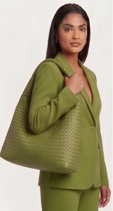 Sac fourre-tout hobo en cuir véritable tressé pour femme, style anglais, avec fermeture éclair et chaînes, sac à bandoulière de luxe personnalisé, vente en gros - Product Image 5