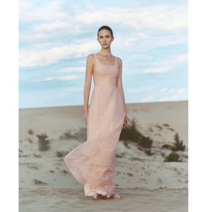 ผู้ผลิตเสื้อผ้า ODM ชุดเดรสผู้หญิง ALESSIA LAYERING EMB DRESS ชุดเดรสยาวแบบมีสายคล้องไหล่ แต่งผ้าแบบควิลท์ ทรงเอไลน์ สำหรับผู้หญิง - Product Image 6