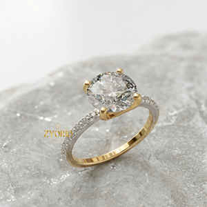 Anillo de Compromiso Solitario de Oro de 18K con Corte Redondo, Anillo de Boda con Banda Pavé de Lujo, Joyería Nupcial Elegante - Product Image 1