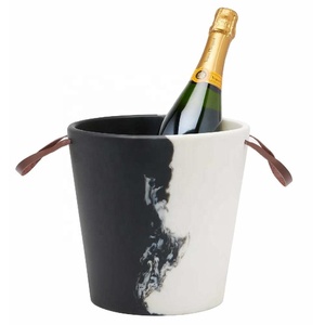 Seau à glace moderne en résine de haute qualité avec poignées en cuir, refroidisseur de bouteilles de champagne et de vin en résine pour la décoration de bars et de fêtes - Product Image 5