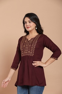 Kurta en coton pour femmes avec broderie dorée, manches 3/4, tenue décontractée ethnique, longueur midi, coupe ample - Product Image 6