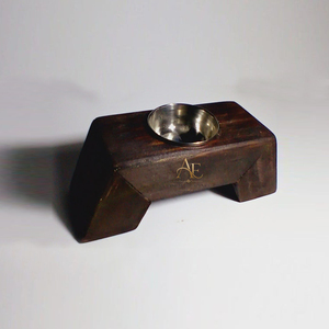 Support d'encensoir rustique en bois foncé avec pieds inclinés et insert amovible en métal argenté pour ajouter une touche à n'importe quel espace de vie - Product Image 1