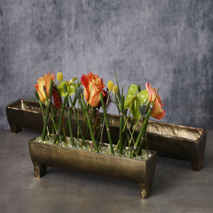 Ensemble de deux plateaux à fleurs en métal Edison, ensemble de deux vases de table, ensemble de deux vases à fleurs en métal faits à la main - Product Image 1