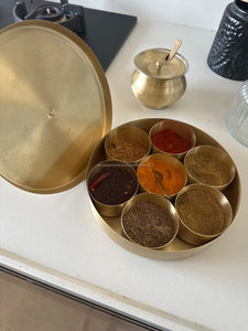 Boîte à épices artisanale en laiton – Couvercle à motif mandala complexe avec finition dorée - Product Image 4