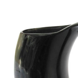 Jarra de cuerno vikinga ecológica de color rojo parduzco y blanco, hecha a mano con cuerno 100% natural, personalizable. - Product Image 3