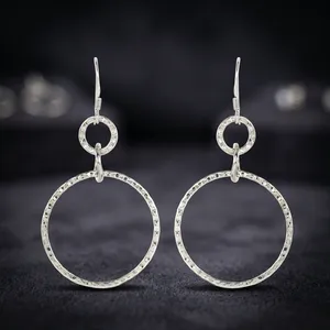 Pendientes de Aro Dobles Texturizados de Plata de Ley 925 Martillada de 30 mm para Mujer, Joyería Redonda Colgante Hecha a Mano y Elegante - Product Image 4
