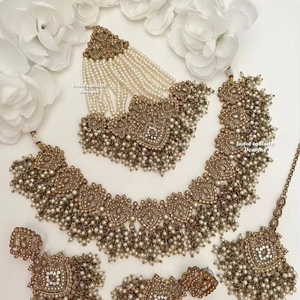 Exquisito conjunto de collar choker floral chapado en oro afgano con intrincado trabajo de piedras de rubí rosa y gran perla blanca colgante. - Product Image 1